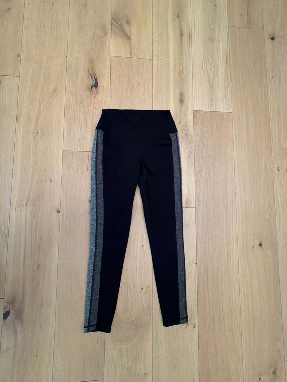 Vuori Performance Leggings Black with Grey Side Stripe